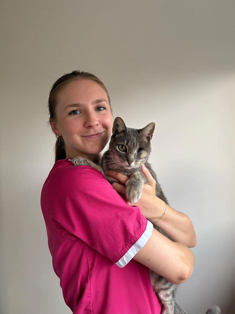 Coralie ASV Clinique vétérinaire de la Divatte